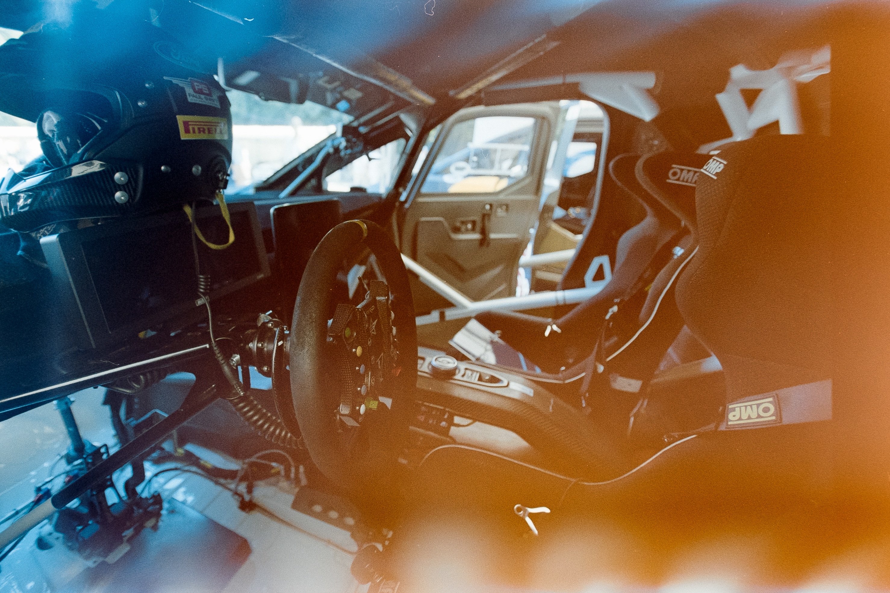 This is the interior of the SuperTruck. The “film burn” is even more extreme. License valid for earned editorial, press releases, press kits. All non-broadcast digital and online media Region: Global. This content is solely for editorial use and for providing individual users with information. Any storage in databases, or any distribution to third parties within the scope of commercial use, or for commercial use is permitted with written consent from Ford in Europe GmbH only.